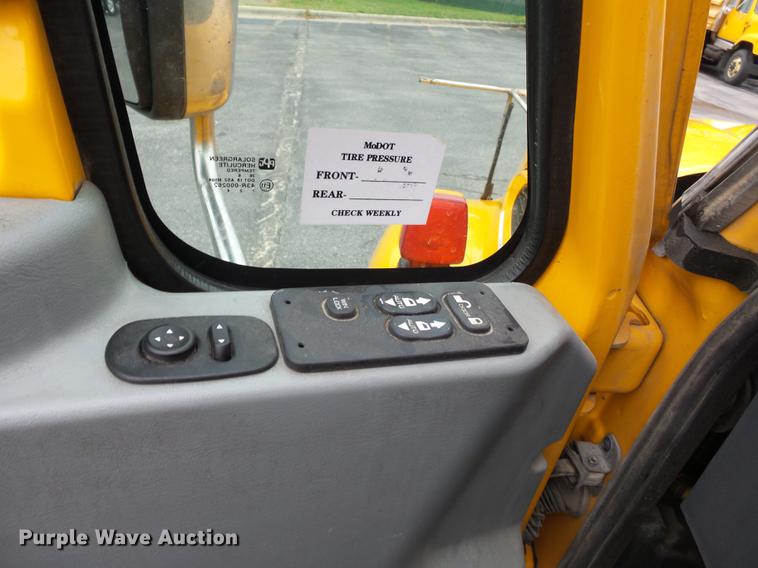 image for item DC6778 2007 International 7400 dump truck