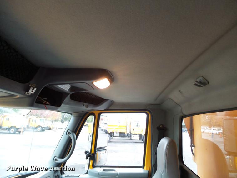 image for item DC6778 2007 International 7400 dump truck