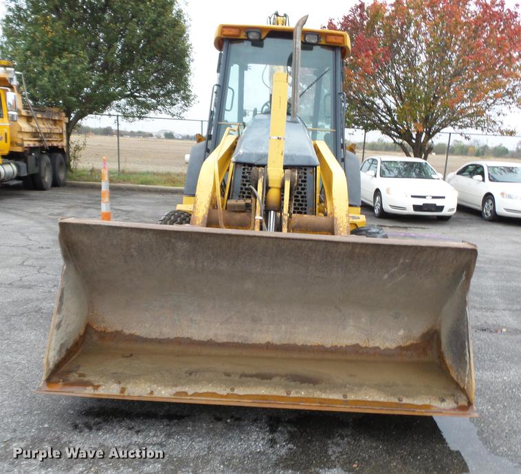 image for item DC6779 2001 John Deere 310SG backhoe