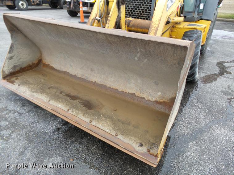 image for item DC6779 2001 John Deere 310SG backhoe
