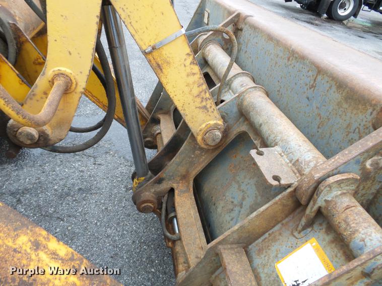 image for item DC6779 2001 John Deere 310SG backhoe