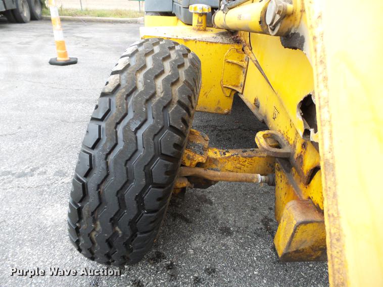 image for item DC6779 2001 John Deere 310SG backhoe