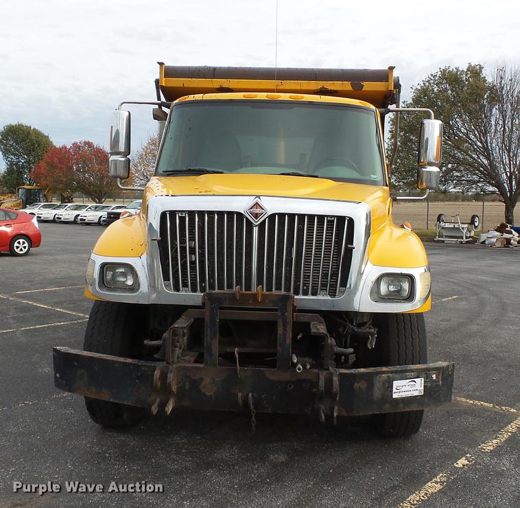 image for item DC6786 2002 International 7400 dump truck