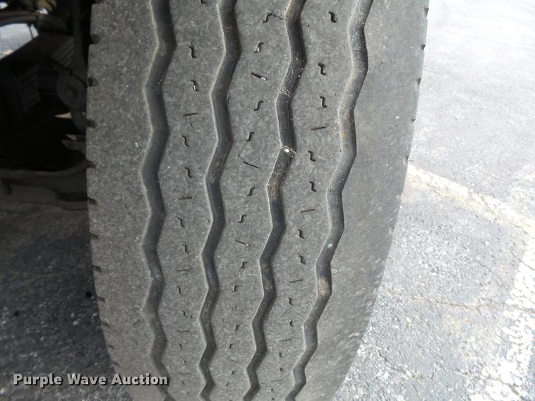 image for item DC6786 2002 International 7400 dump truck