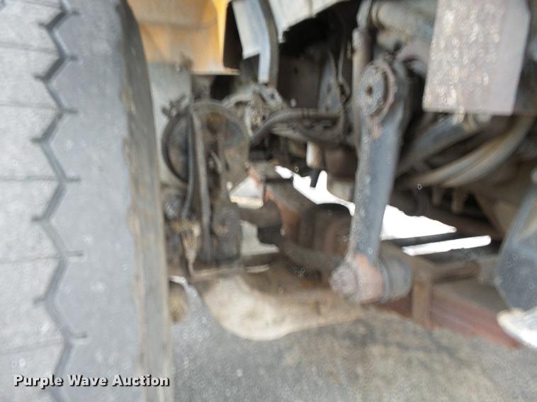 image for item DC6786 2002 International 7400 dump truck