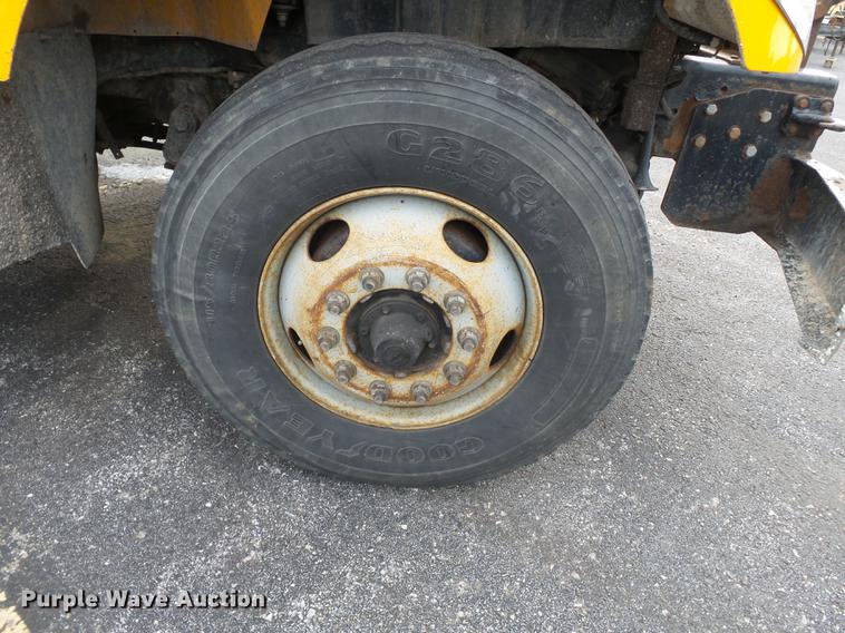 image for item DC6786 2002 International 7400 dump truck