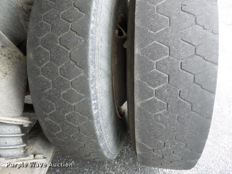 image for item DC6786 2002 International 7400 dump truck