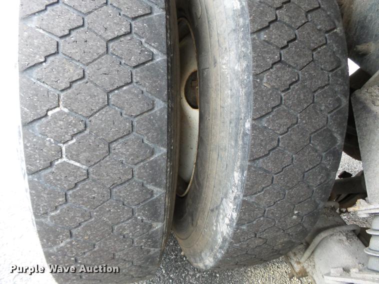 image for item DC6786 2002 International 7400 dump truck