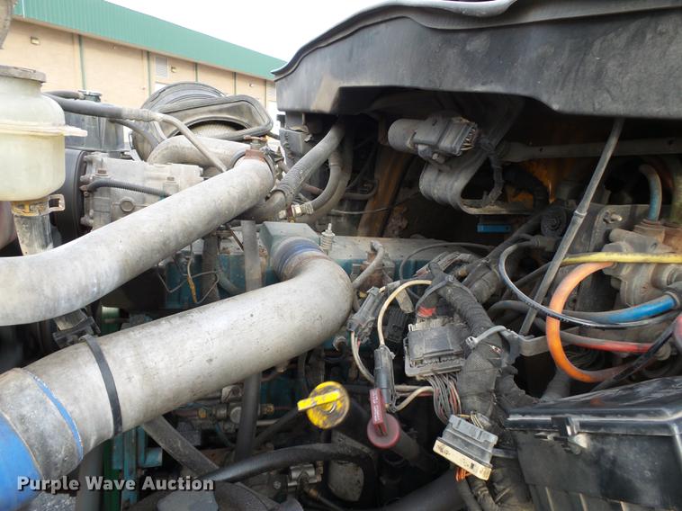 image for item DC6786 2002 International 7400 dump truck