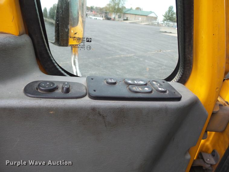 image for item DC6786 2002 International 7400 dump truck