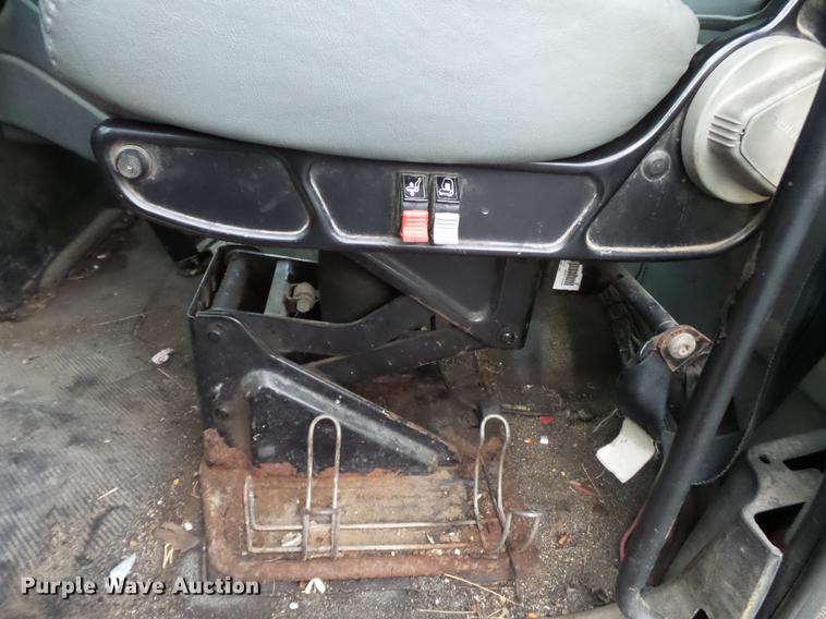 image for item DC6786 2002 International 7400 dump truck