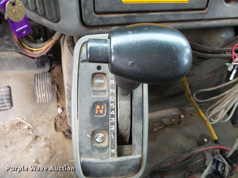 image for item DC6786 2002 International 7400 dump truck