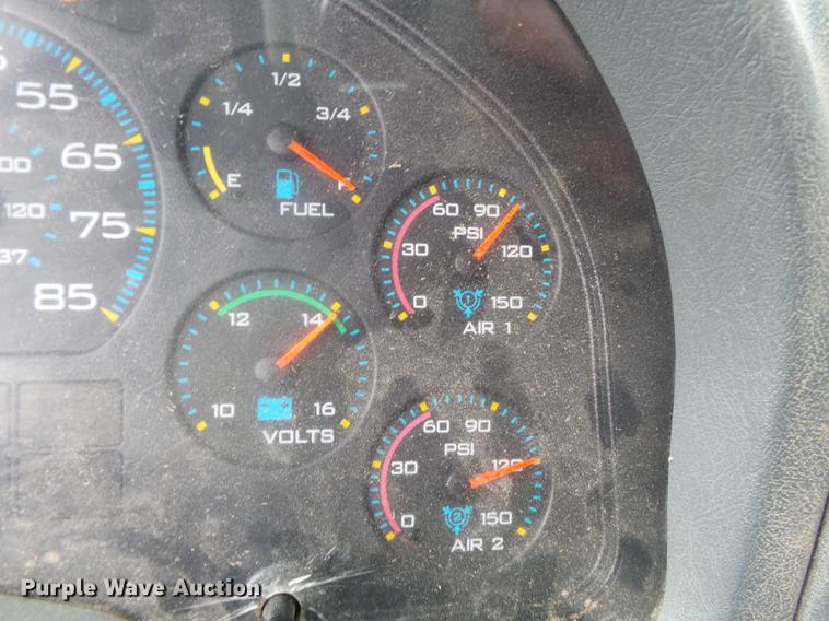 image for item DC6786 2002 International 7400 dump truck