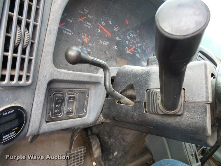 image for item DC6786 2002 International 7400 dump truck