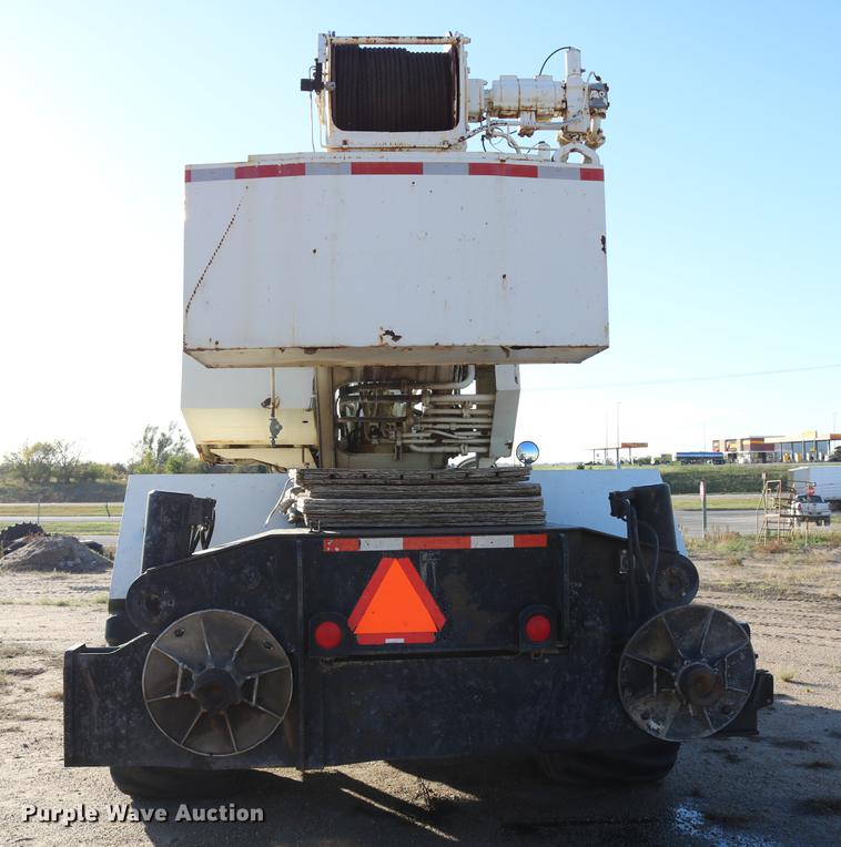 image for item DD0026 1985 P & H RT50 crane