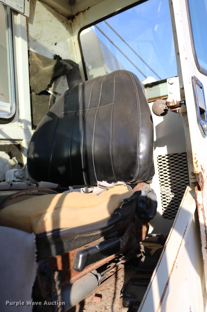 image for item DD0026 1985 P & H RT50 crane