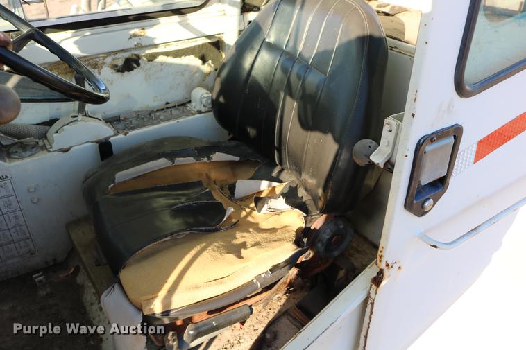 image for item DD0026 1985 P & H RT50 crane