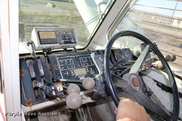 image for item DD0026 1985 P & H RT50 crane