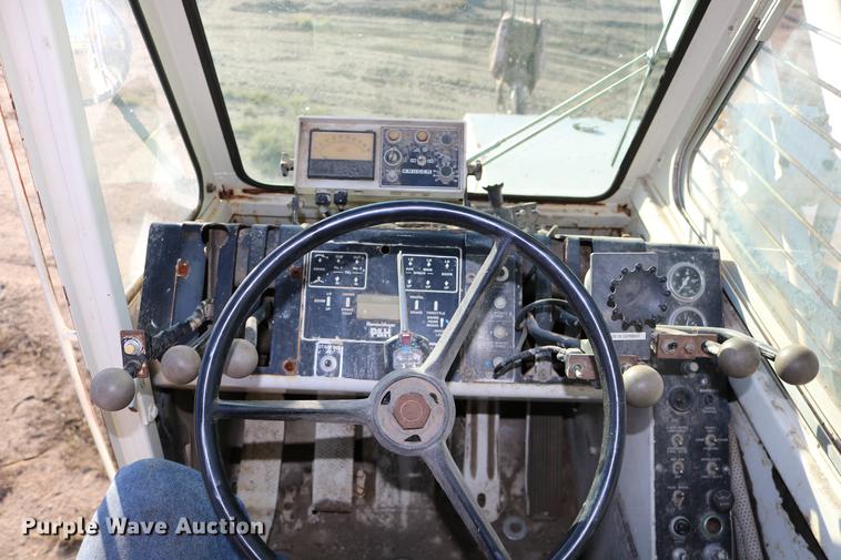 image for item DD0026 1985 P & H RT50 crane