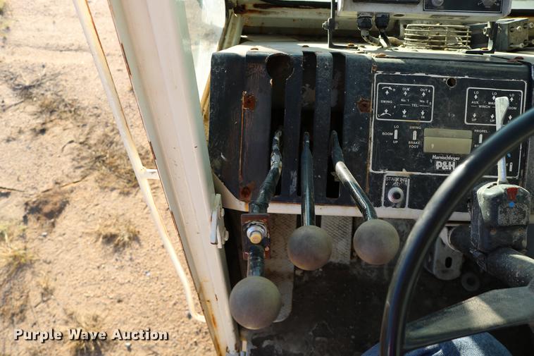 image for item DD0026 1985 P & H RT50 crane