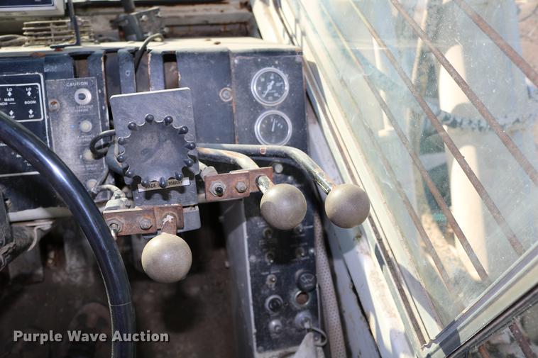 image for item DD0026 1985 P & H RT50 crane