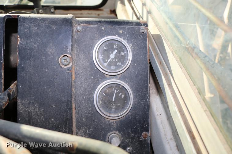 image for item DD0026 1985 P & H RT50 crane