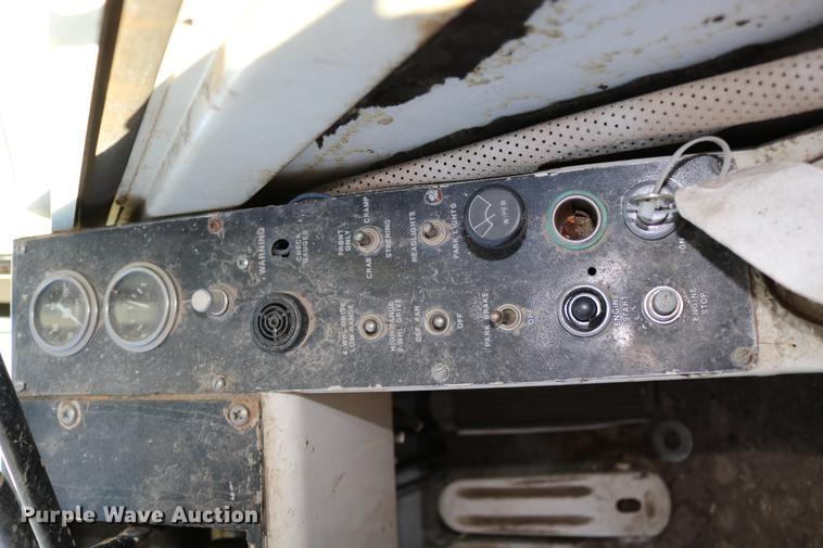 image for item DD0026 1985 P & H RT50 crane