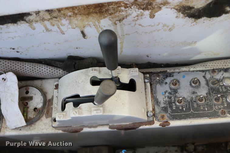 image for item DD0026 1985 P & H RT50 crane