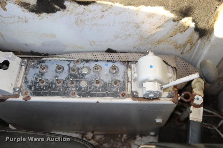 image for item DD0026 1985 P & H RT50 crane