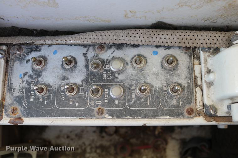 image for item DD0026 1985 P & H RT50 crane