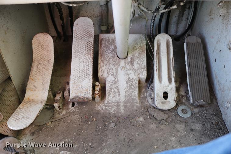 image for item DD0026 1985 P & H RT50 crane