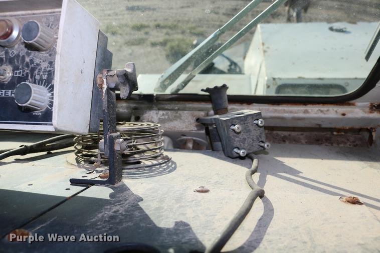 image for item DD0026 1985 P & H RT50 crane