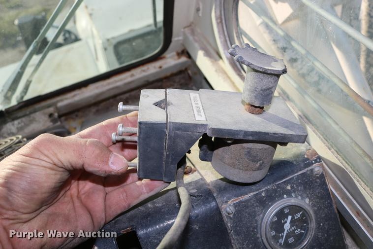 image for item DD0026 1985 P & H RT50 crane