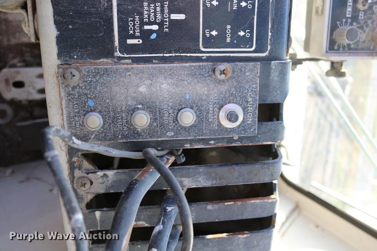 image for item DD0026 1985 P & H RT50 crane