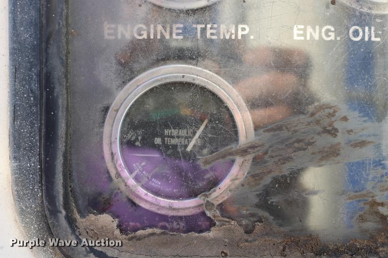 image for item DD0026 1985 P & H RT50 crane