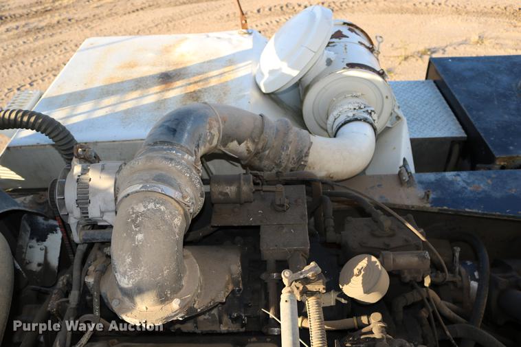 image for item DD0026 1985 P & H RT50 crane