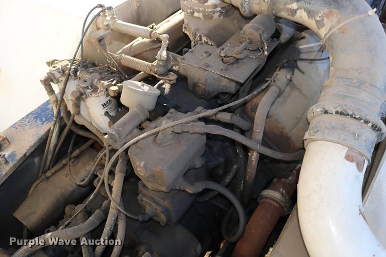 image for item DD0026 1985 P & H RT50 crane