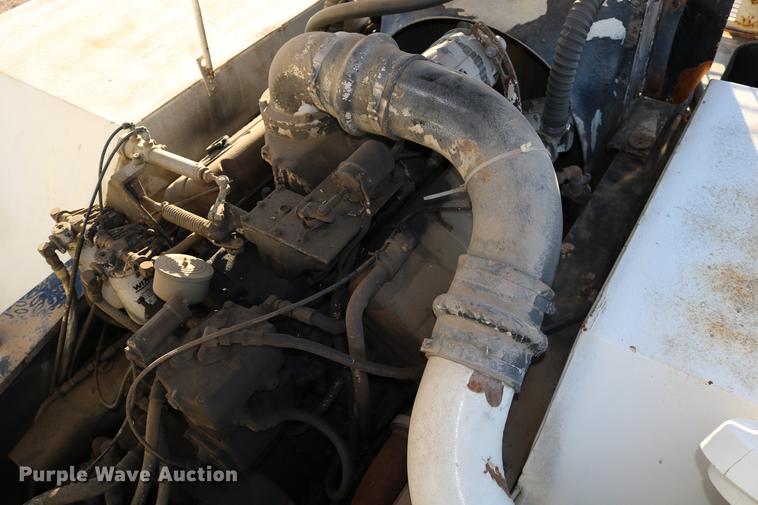 image for item DD0026 1985 P & H RT50 crane