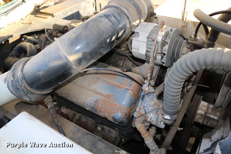 image for item DD0026 1985 P & H RT50 crane