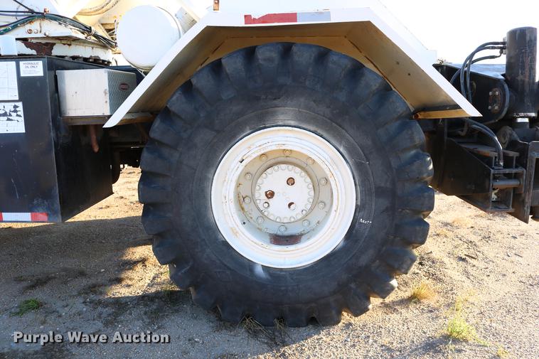 image for item DD0026 1985 P & H RT50 crane