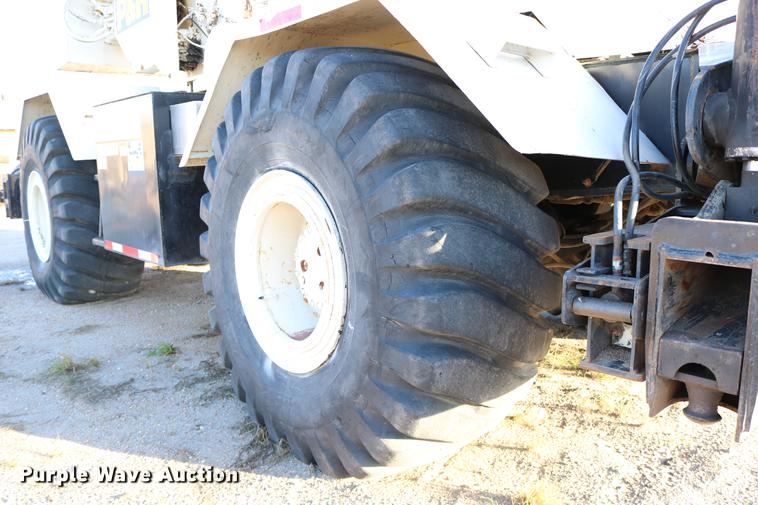 image for item DD0026 1985 P & H RT50 crane