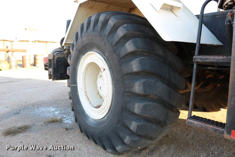 image for item DD0026 1985 P & H RT50 crane