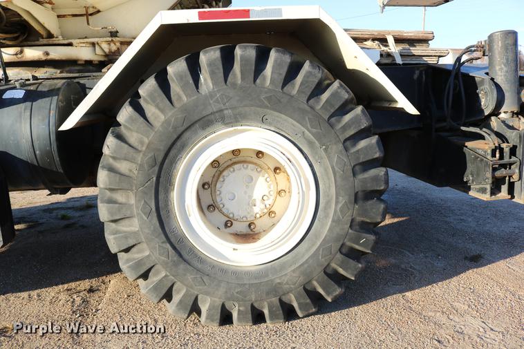 image for item DD0026 1985 P & H RT50 crane