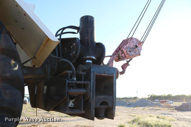 image for item DD0026 1985 P & H RT50 crane