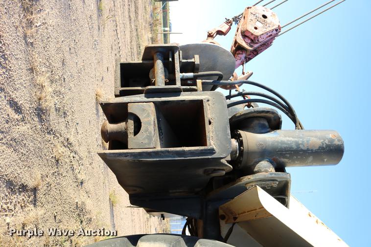 image for item DD0026 1985 P & H RT50 crane