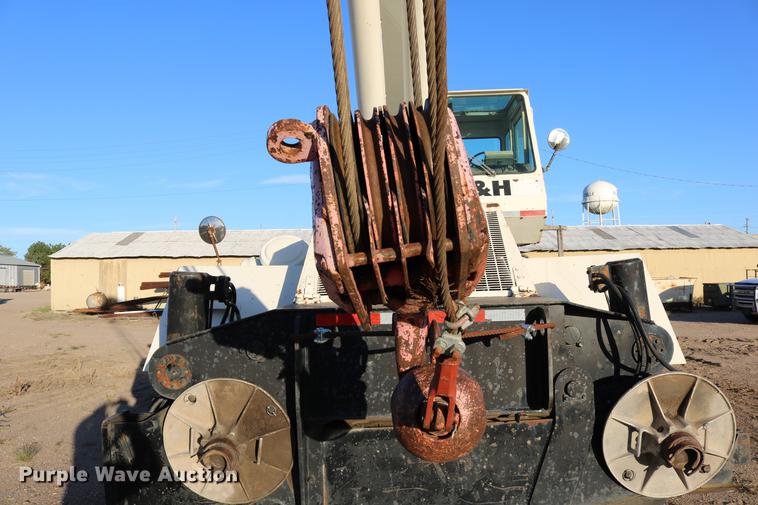 image for item DD0026 1985 P & H RT50 crane