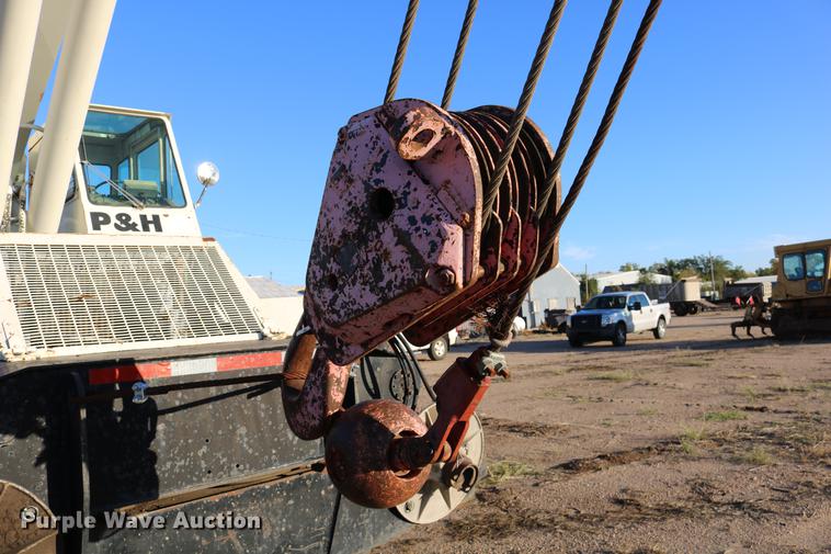 image for item DD0026 1985 P & H RT50 crane