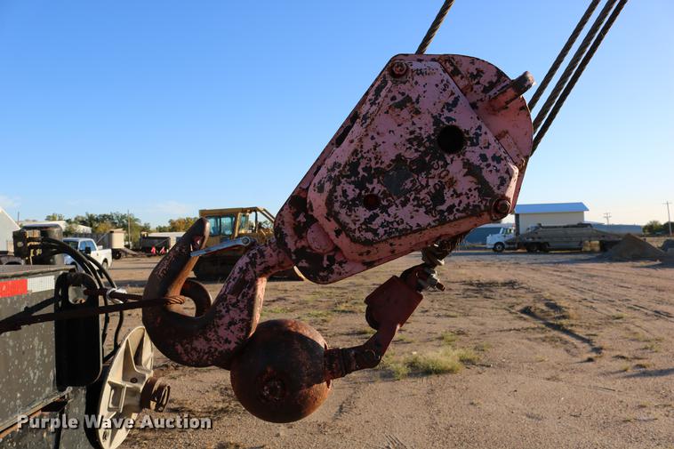 image for item DD0026 1985 P & H RT50 crane