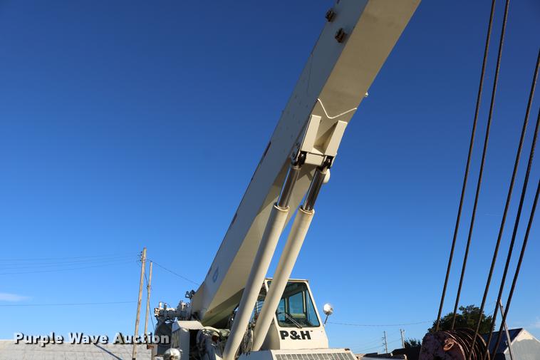 image for item DD0026 1985 P & H RT50 crane