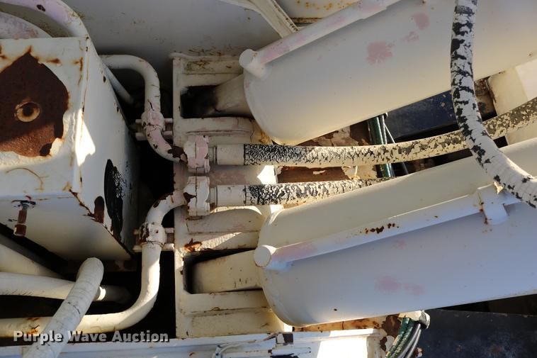 image for item DD0026 1985 P & H RT50 crane